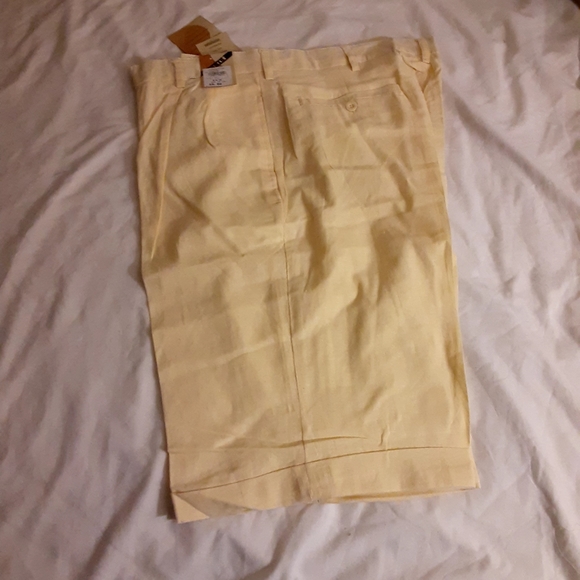 TRUST YELLOW  MEN LINEN SHORT IN SIZE 34 - Picture 4 of 15